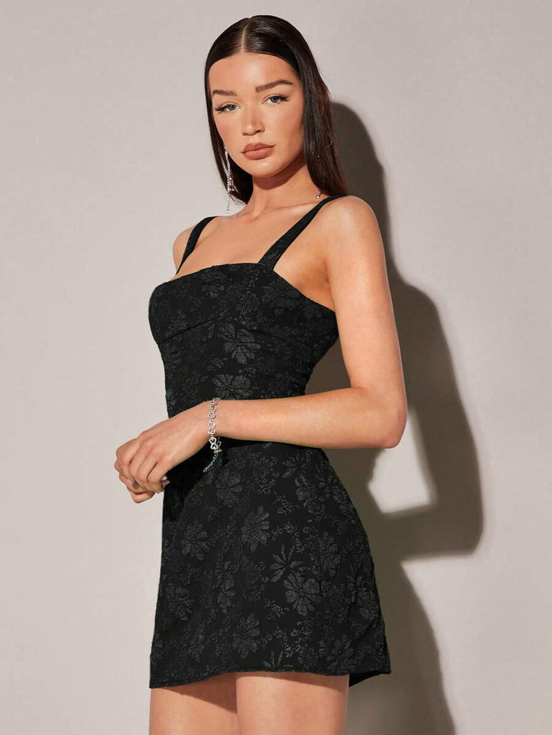 SHEIN BAE Vestido Camisole Jacquard Floral, Vestido Quadrado de Cor Sólida com Decote Quadrado e Pregas, Vestido Sem Costas Rosa com Manga Bufante Sem Alças, Vestido de Estilo Palaciano para Férias de Verão, Elegante, Roupas de Praia para Mulher / Vestido