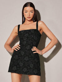 SHEIN BAE Vestido Camisole Jacquard Floral, Vestido Quadrado de Cor Sólida com Decote Quadrado e Pregas, Vestido Sem Costas Rosa com Manga Bufante Sem Alças, Vestido de Estilo Palaciano para Férias de Verão, Elegante, Roupas de Praia para Mulher / Vestido