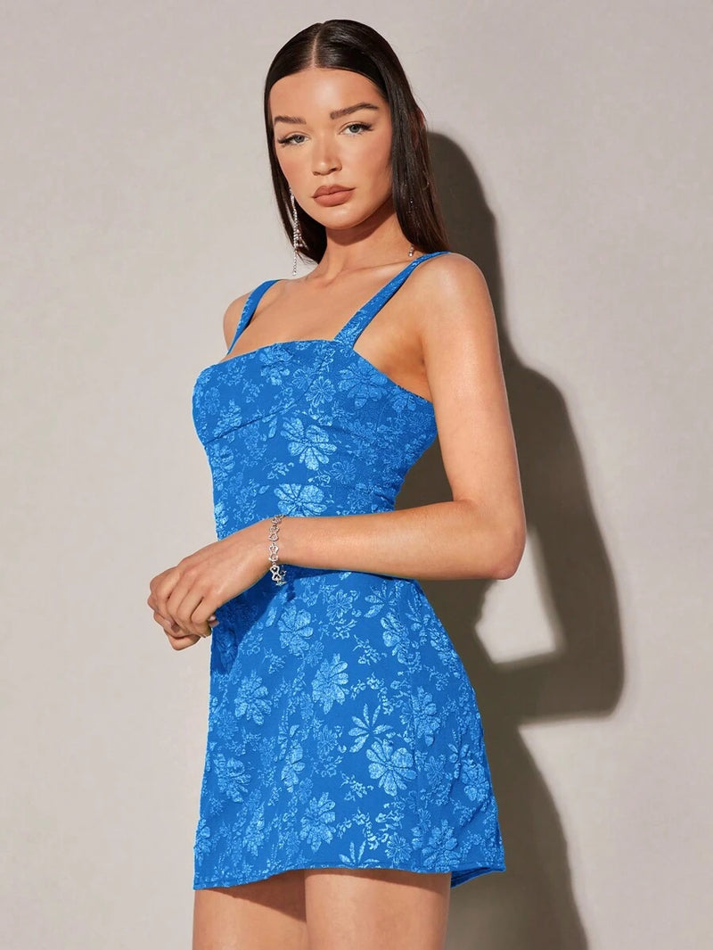 SHEIN BAE Vestido Camisole Jacquard Floral, Vestido Quadrado de Cor Sólida com Decote Quadrado e Pregas, Vestido Sem Costas Rosa com Manga Bufante Sem Alças, Vestido de Estilo Palaciano para Férias de Verão, Elegante, Roupas de Praia para Mulher / Vestido