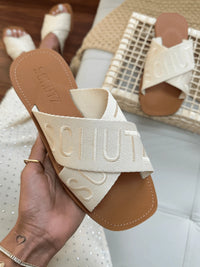 Sandália Feminina Rasteira Flat X Bordado Estilosa Elegante Moda Blogueira Verão Leve Macia Rasteirinha Confortável