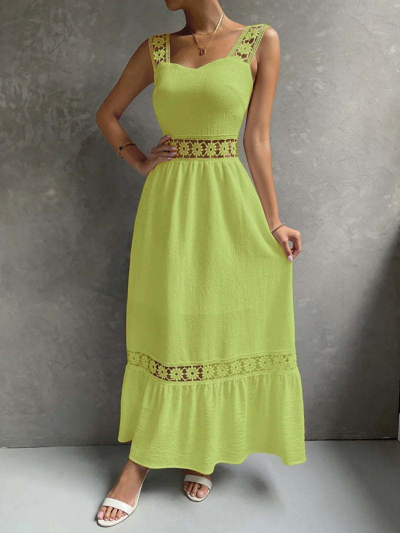 Vestido Longo Feminino com Detalhes em Renda Florais